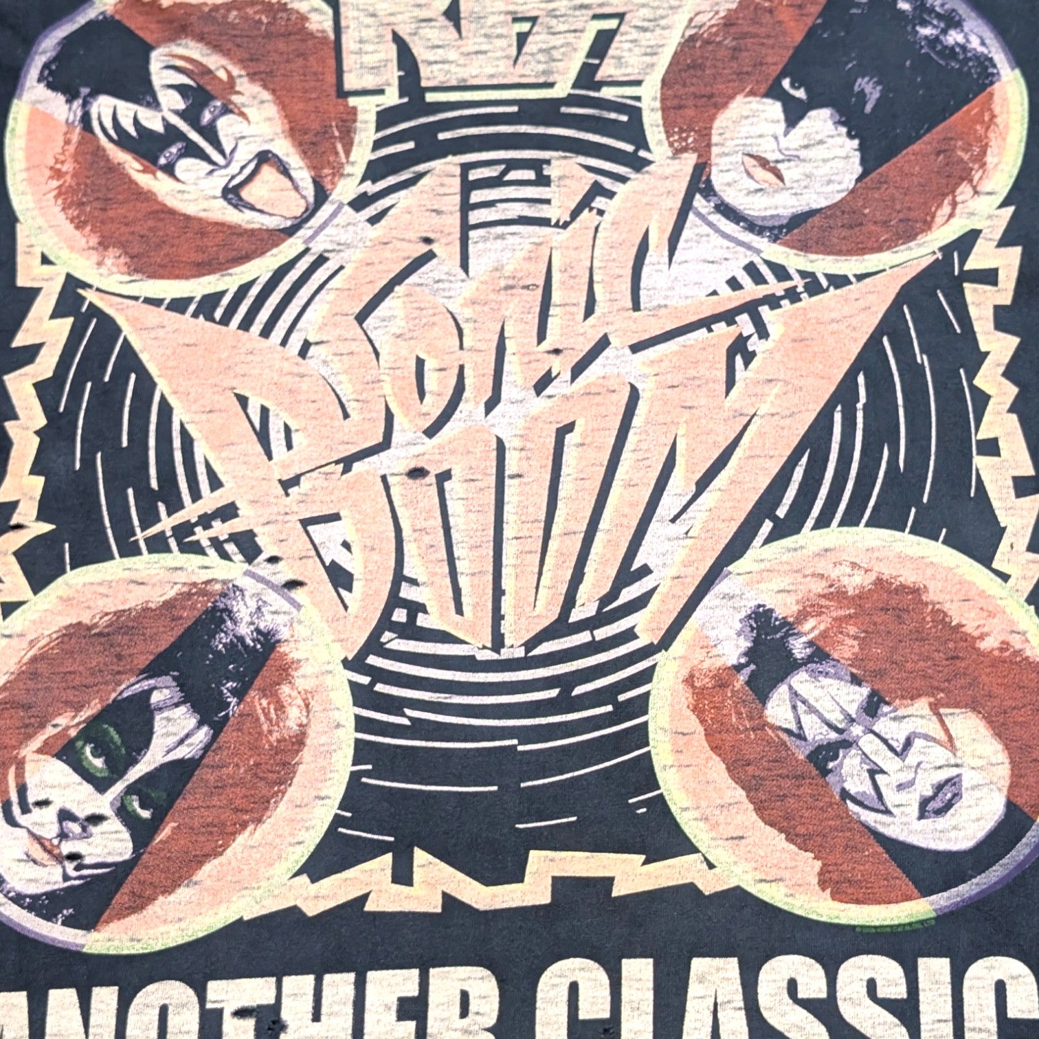 KISS "SONIC BOOM" Graphic Tee - L