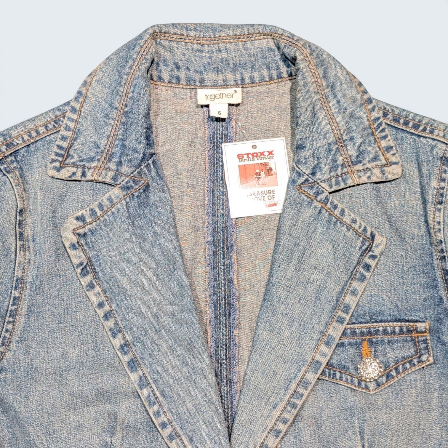 STOXX THRIFT & VINTAGE Together blue denim blazer jacket with notched lapels and chest pocket, size 6.