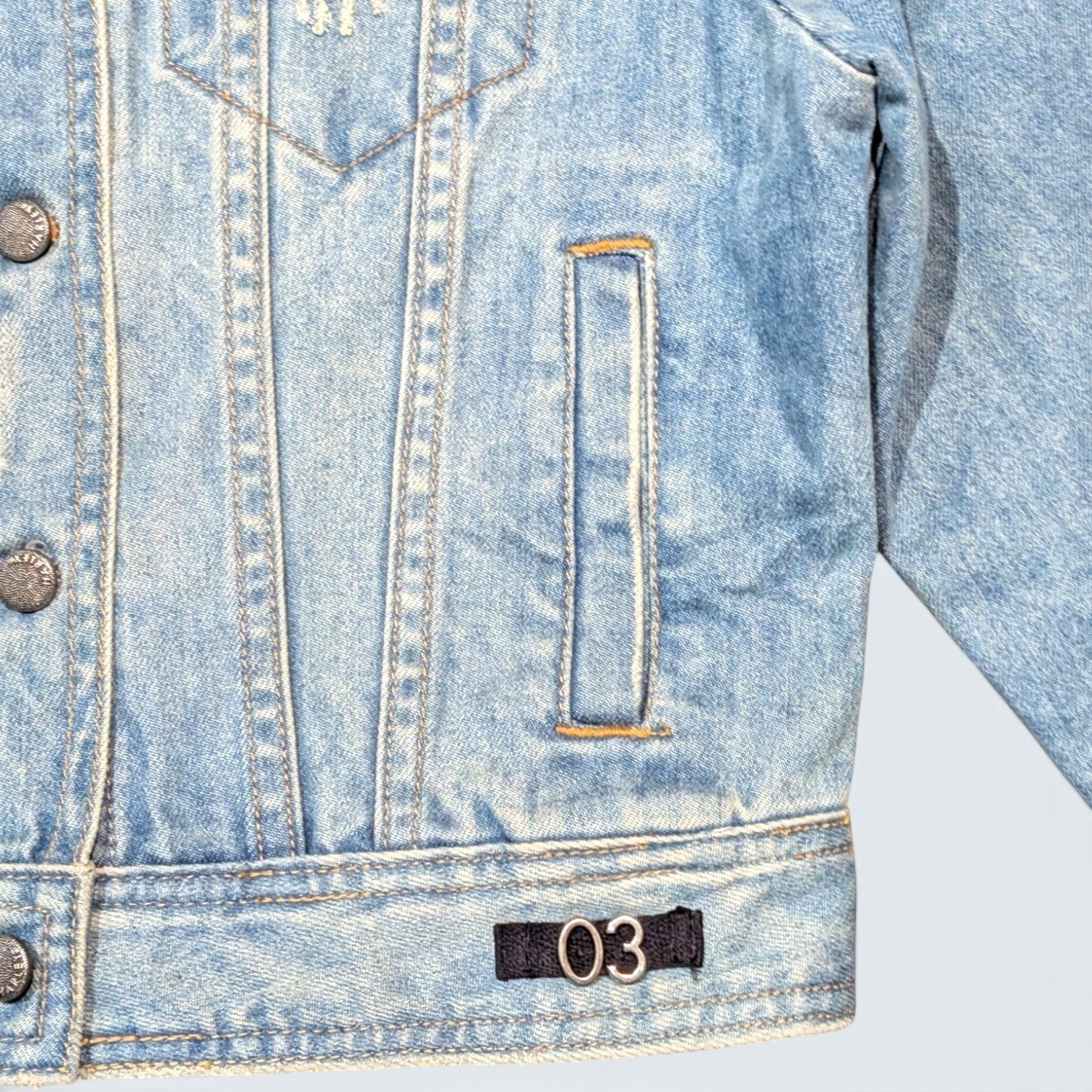 STOXX THRIFT & VINTAGE light wash Harley Davidson denim jacket with 03 patch detail and metal buttons.