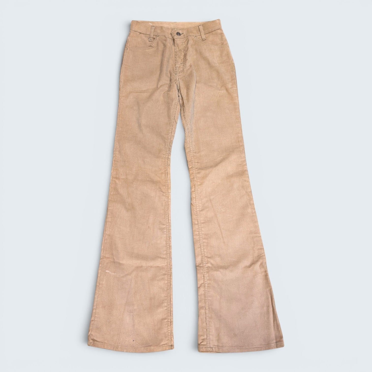 STOXX THRIFT & VINTAGE Levi's vintage tan corduroy bell bottom pants with a classic flared leg silhouette.