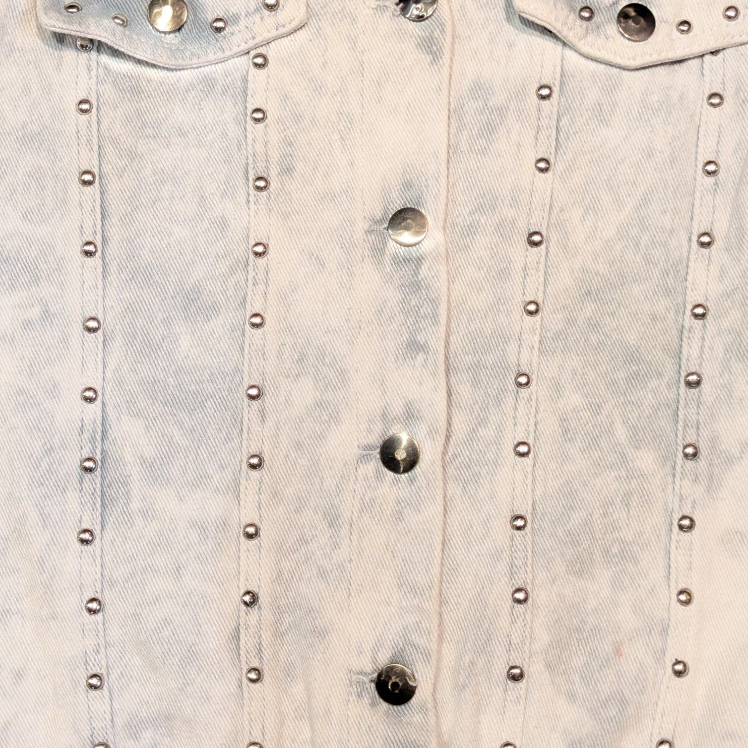 STOXX THRIFT & VINTAGE Natalia Paris light wash acid-wash denim jacket with silver metal stud detailing.
