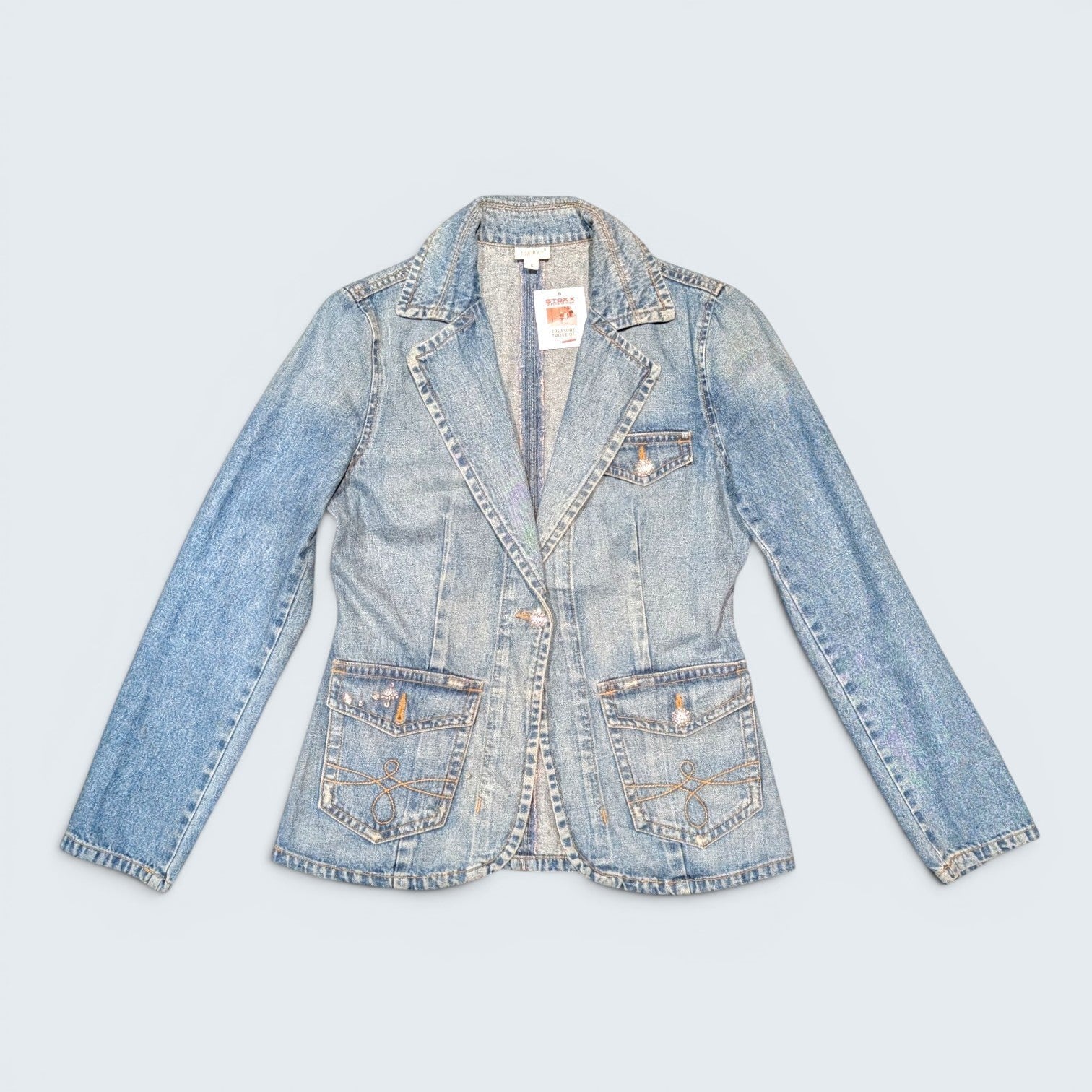 STOXX THRIFT & VINTAGE Together light wash denim blazer jacket with front pockets and button closure, size 6.